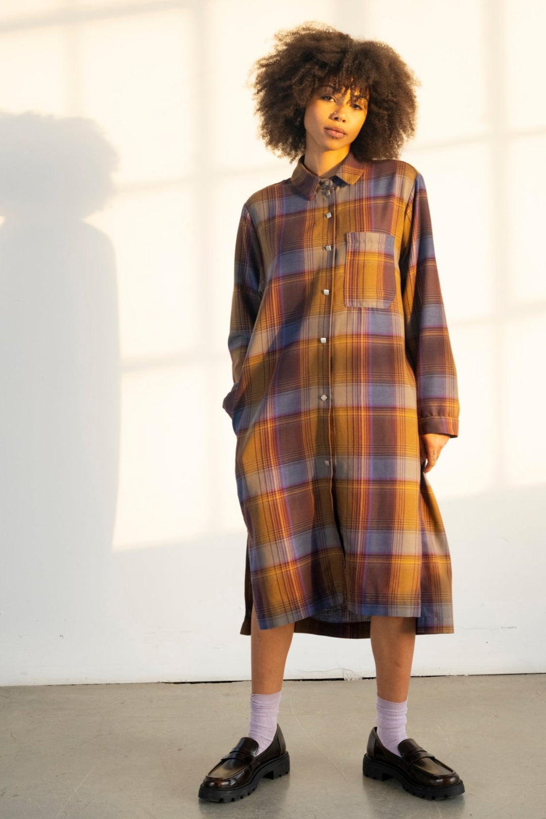 Plaid button down loose shirt dress with long sleeves 
Robe chemise ample boutonnée à manches longues carrauté