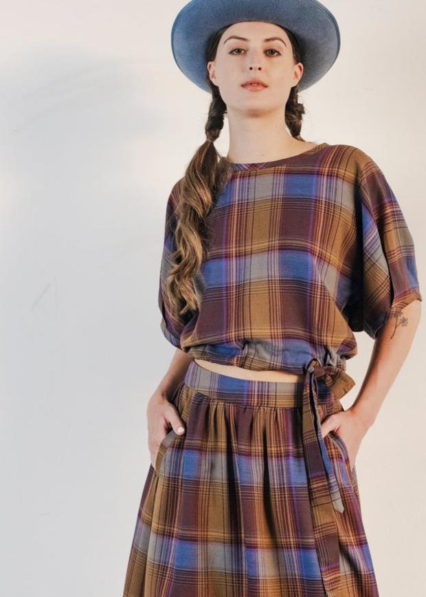 Plaid top with puffy sleeves, adjustable waist, belt, bow
Top à carreaux avec manches bouffantes, taille ajustable, ceinture, boucle
Fashion, outfit, outfit of the day, designer, canadian designer, quebec designer
Mode, designer canadien, designer québécois, mode locale