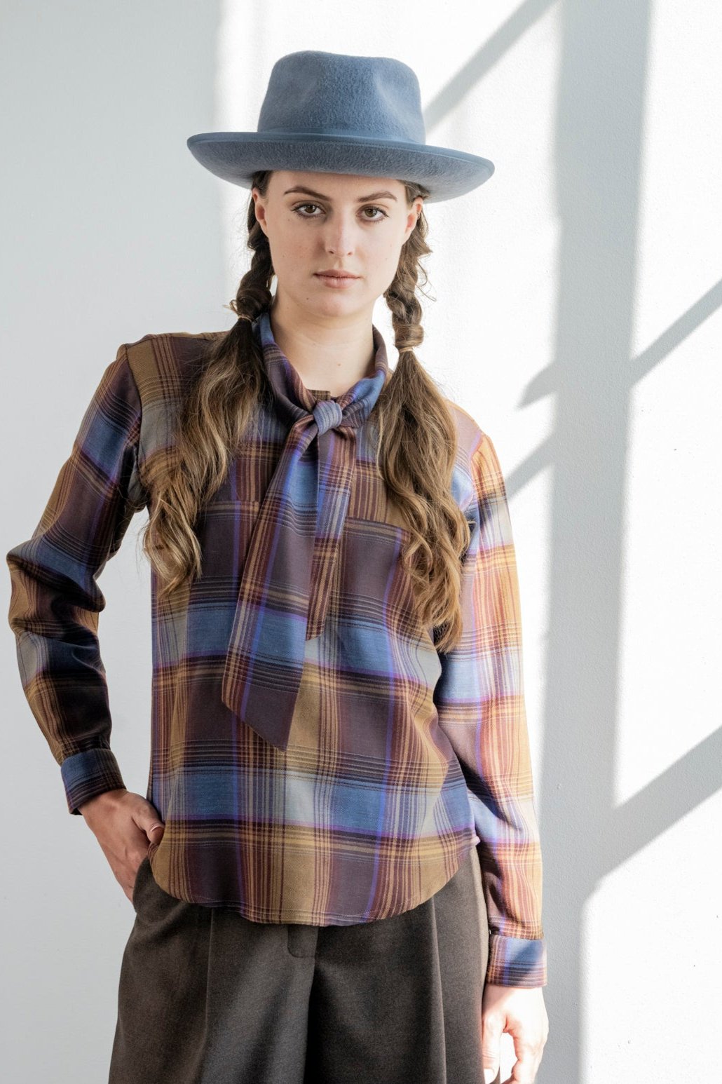 Plaid shirt
Chemise à lavallière carreauté