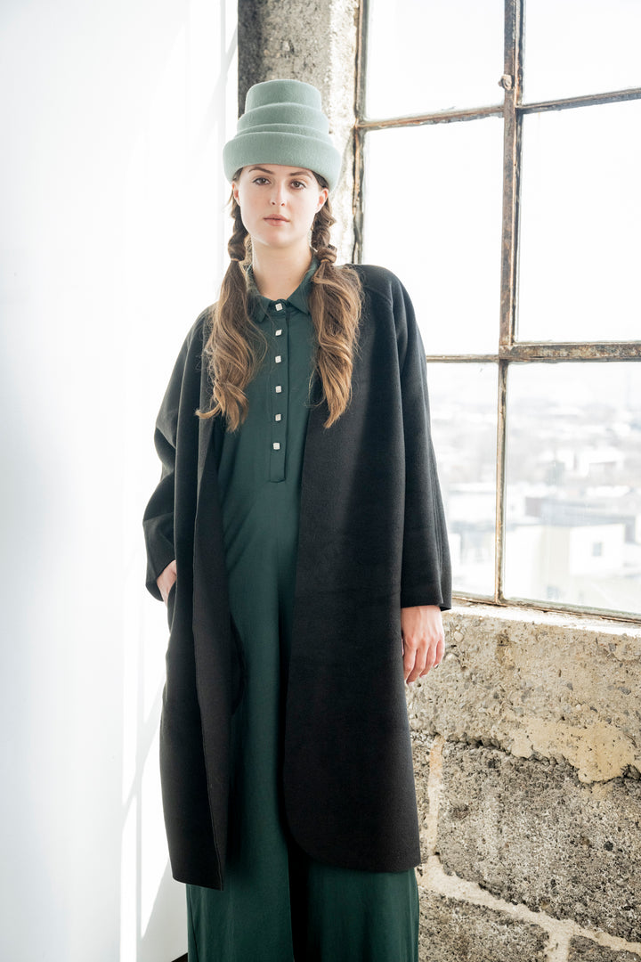 Long mid-calf length jacket
Veste longueur mi-mollet