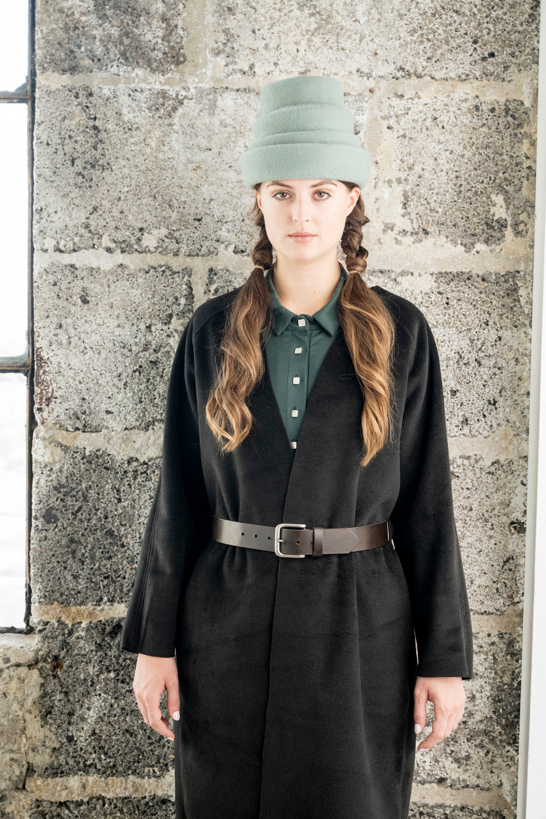 Long mid-calf length jacket
Veste longueur mi-mollet