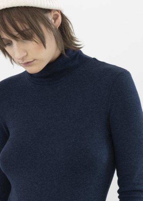 Indigo turtle neck
Haut a col montant ajusté