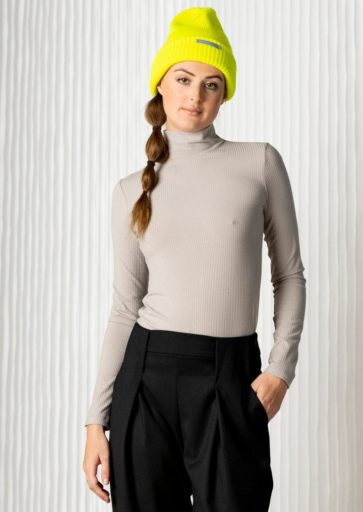 baxter-bamboo-turtleneck-greystone-top