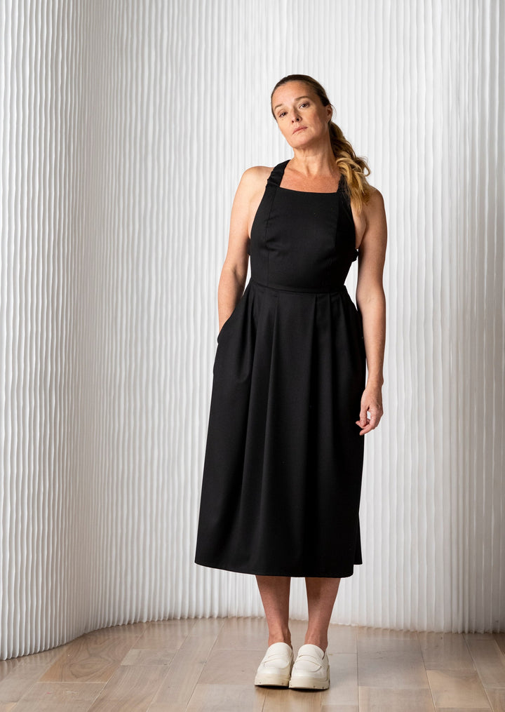 olden-black-pockets-dress-backless-midi