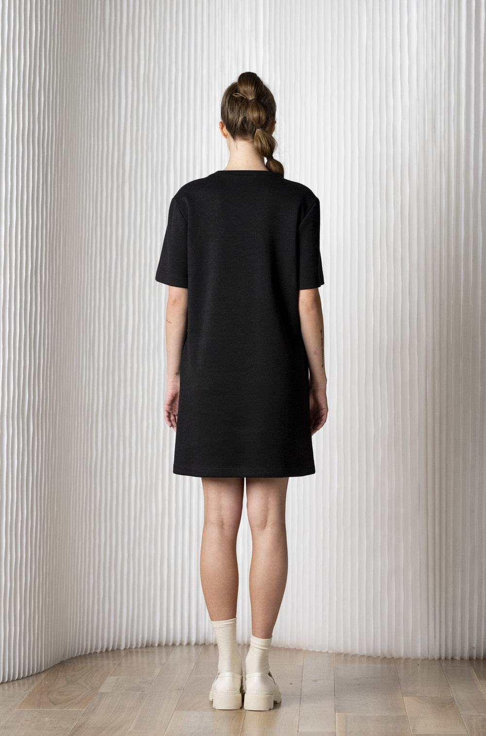 sky-t-shirt-dress-black-knit-pockets