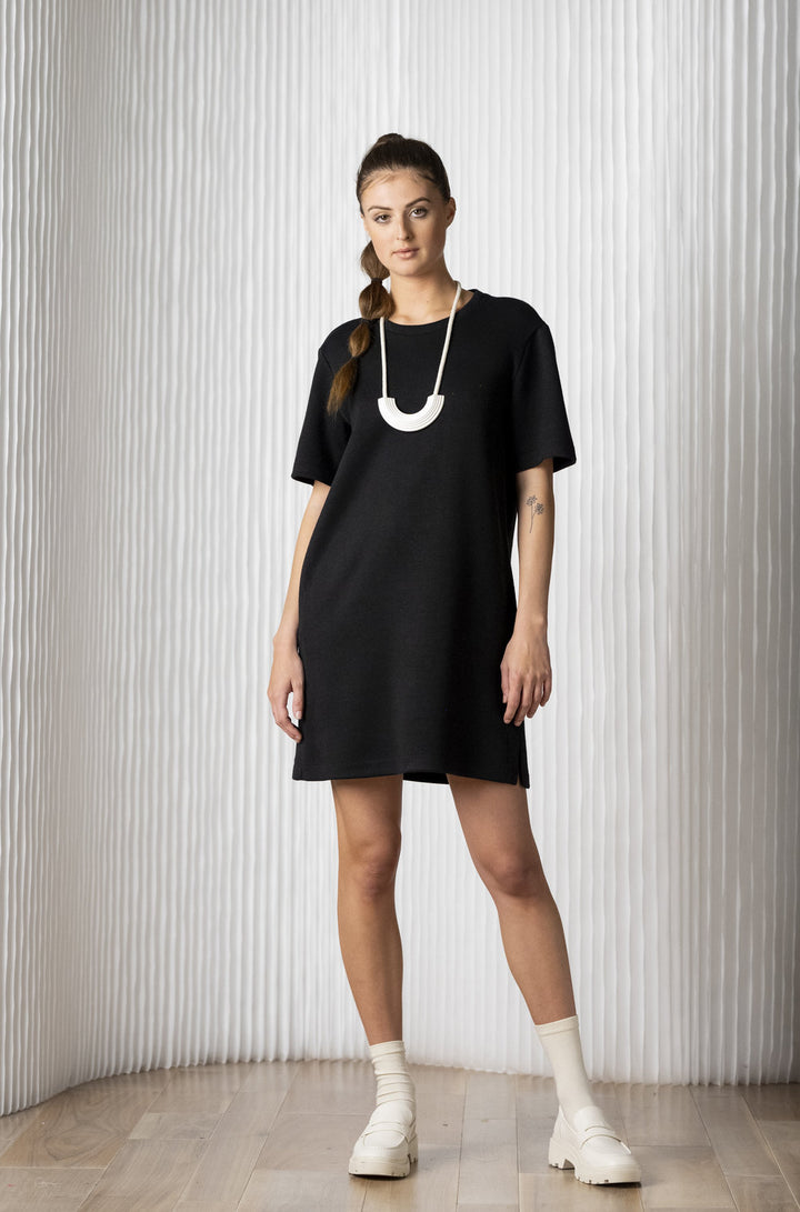 sky-t-shirt-dress-black-knit-pockets